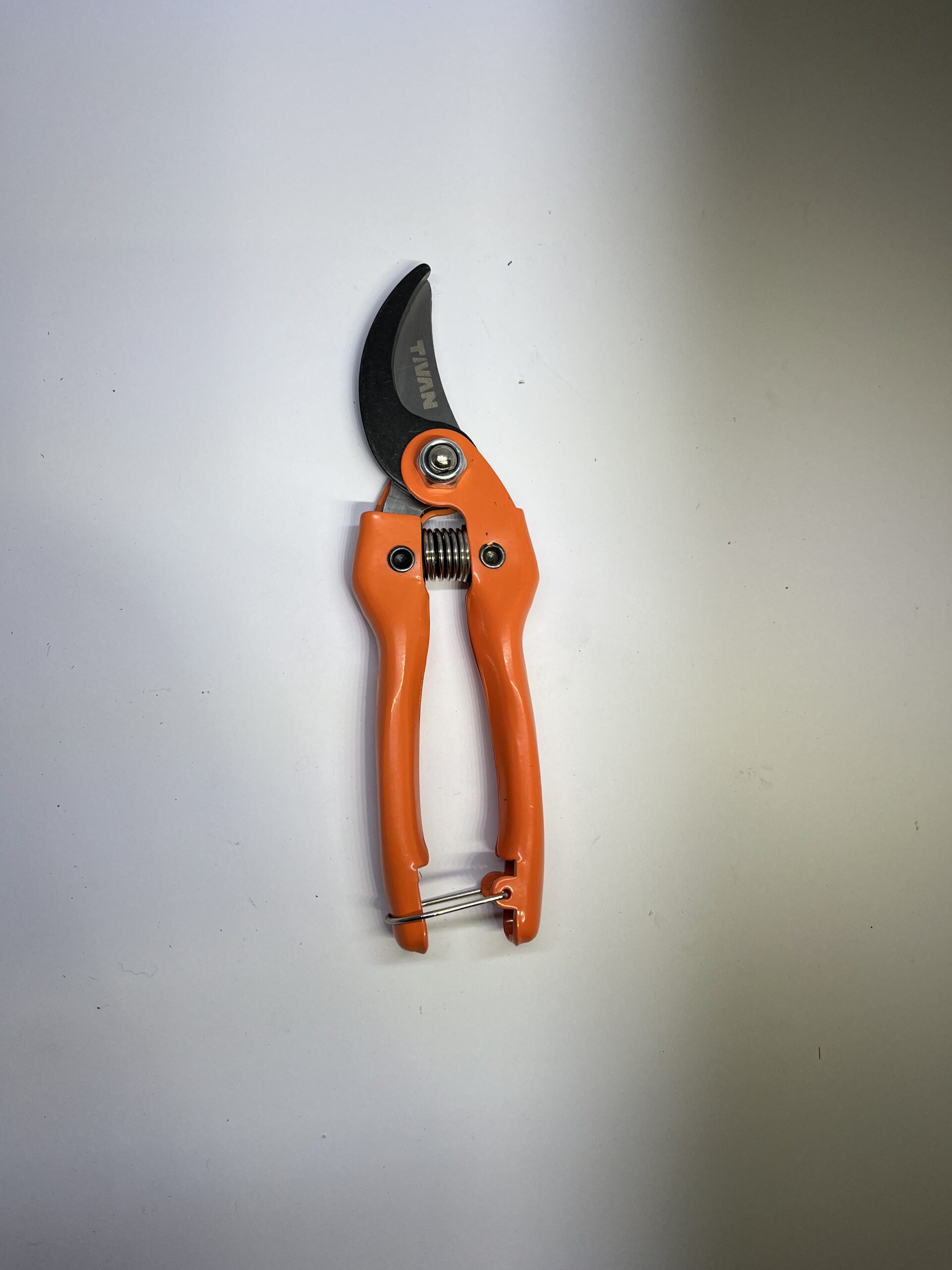 قیچی باغ 230 تیوان